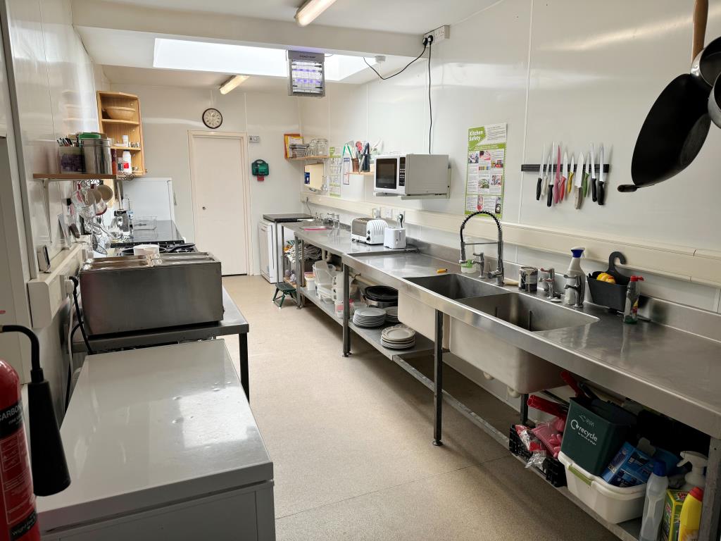 Lot: 102 - FREEHOLD GUEST HOUSE WITH 11 GUEST ROOMS AND SEPARATE OWNER'S ACCOMODATION - Kitchen area with cooking facilities